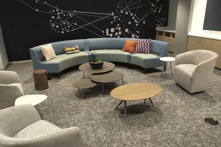 Recepcija i prostor za čekanje u poslovnom prostoru