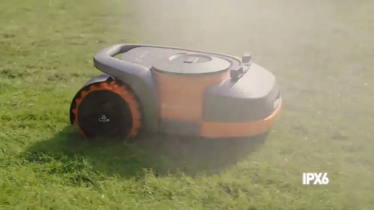 Prizor iz videa: Segway Navimow kosi travnjak